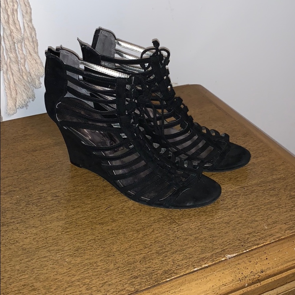 Wedges black